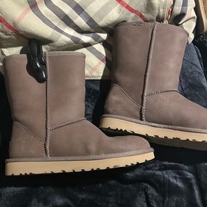 Women’s Uggs Brand New size 8 NWT